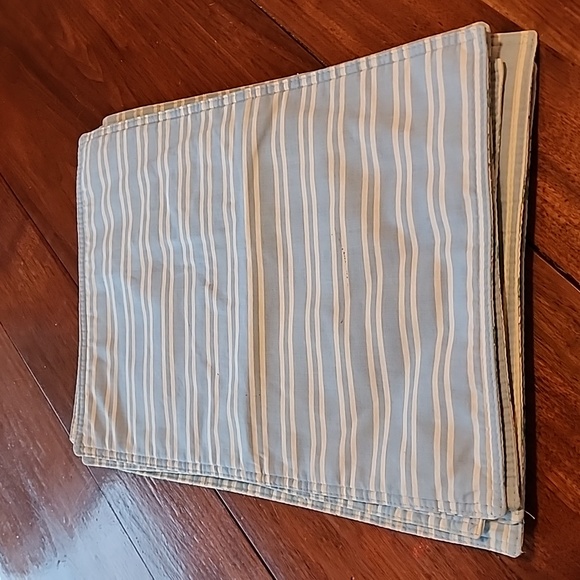 Table linens - Picture 2 of 2